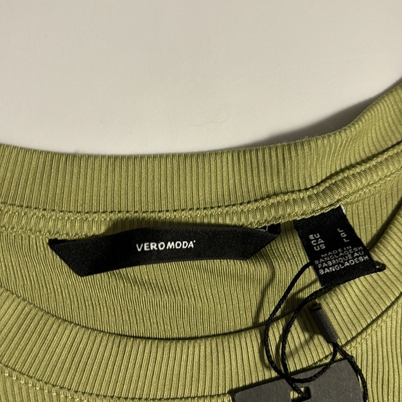 NWT VERO MODA 💚 cut shoulder cropped tank - Picture 7 of 8